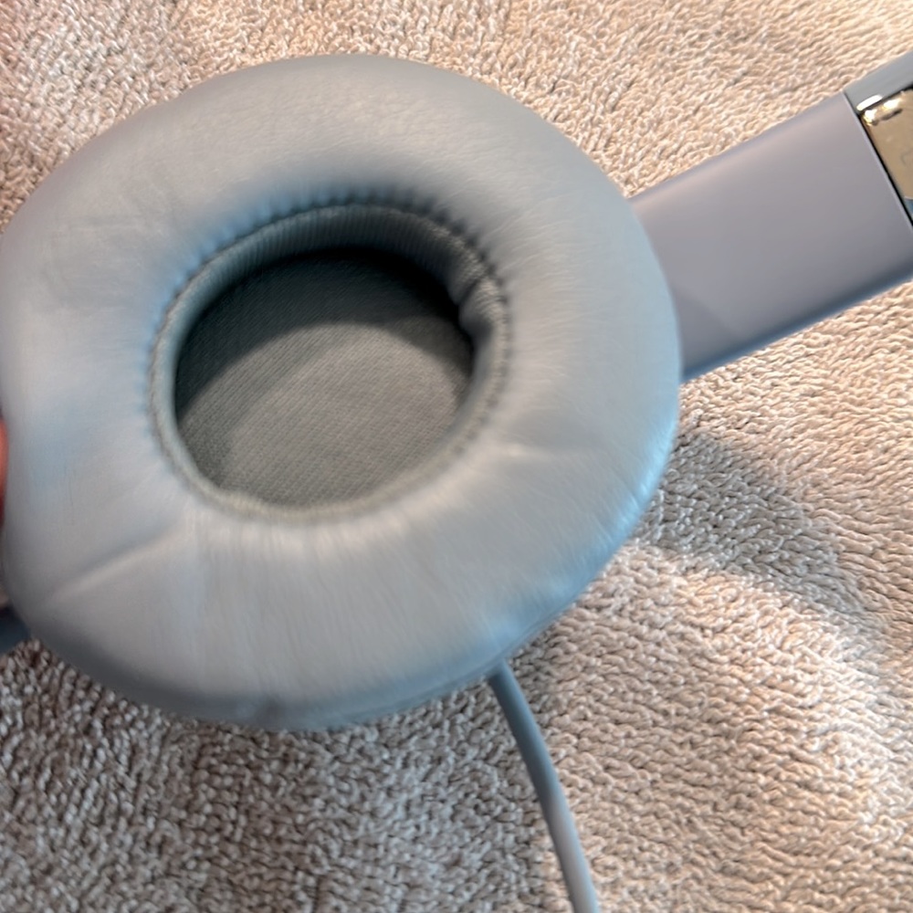 Beats Solo 2 Headphones - Picture 5 of 9